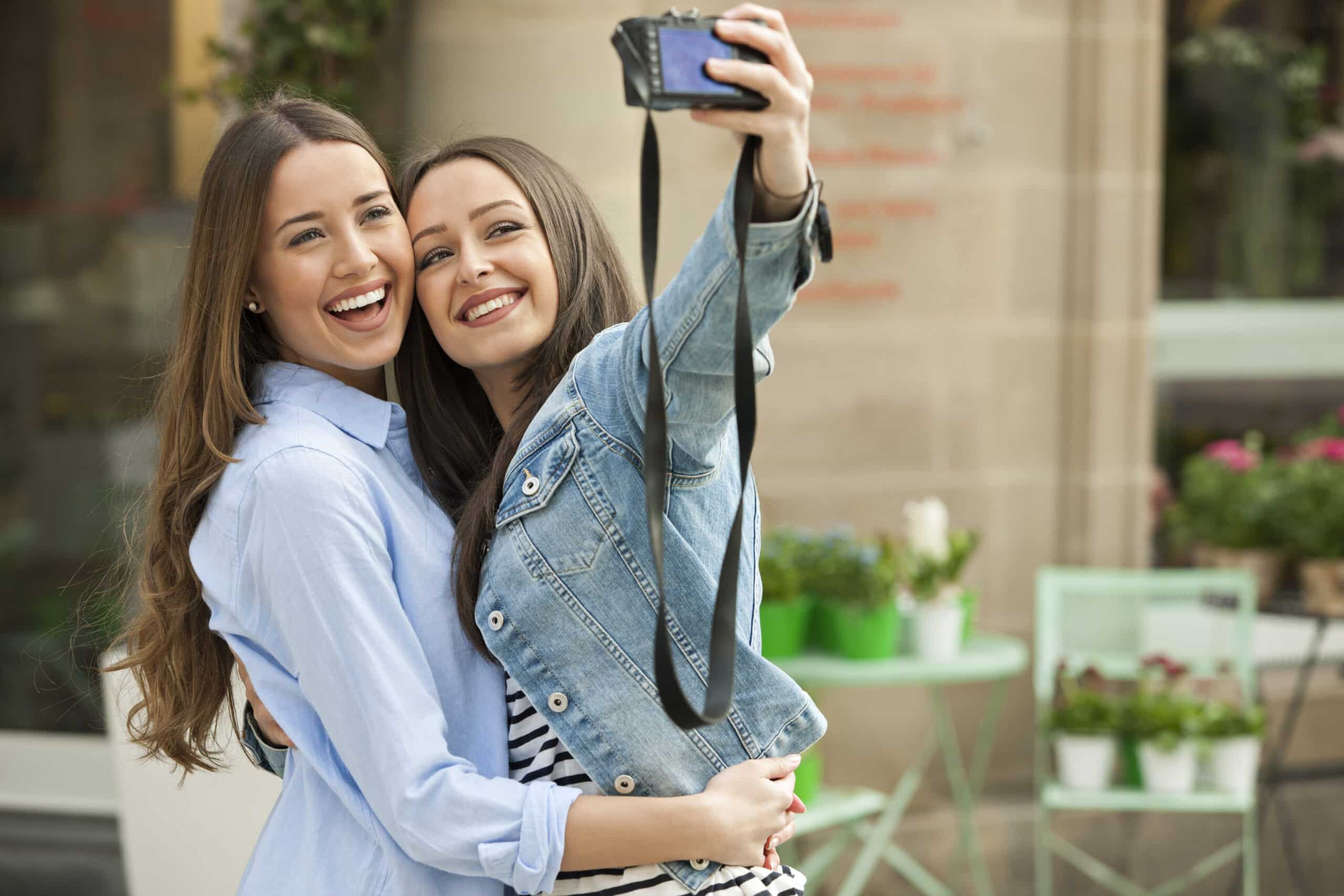 The Best Spots for a Perfect Selfie at Yonge and Eglinton: Smile-Ready Tips from Yonge Eglinton Dental